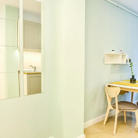 5 Min To Everything-stylish-modern-old Center Apartment Brasov